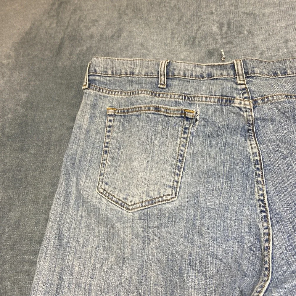 Wrangler Jeans Men 42x30 Blue Denim Low Rise Light Wash Relaxed Fit Straight Leg